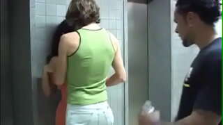 ʷ�녀의 첫 번째 비디오 중 하나에서 모니카 마토스