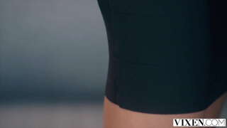 VIXEN Sassy babe vilioja bosas