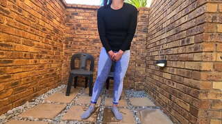 Tombul başlıklar sürtük iç ve dış mekan pissing derleme / ıslak ve dağınık