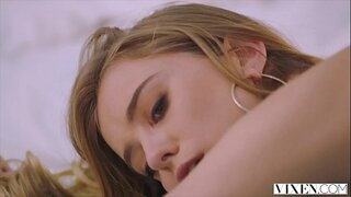 Модель VIXEN имеет дикий секс с начальником