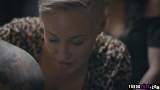 גינאַ טאָן פּונקט וואָס רעאַגאַן דערציילט איר צו טאָן