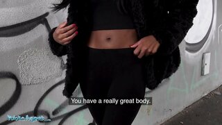 Publikoa Agente UK Beltza Asia Rae ibilaldiak bere mamitsuena handi ipurdian dick handi cash